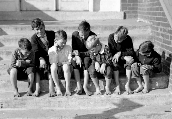 Файл:Barefoot To School.png
