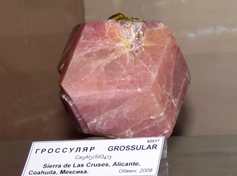 Garnet grossular pink.jpg