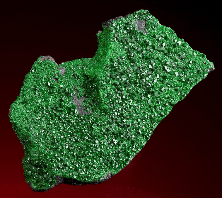 Garnet uvarovite.jpg