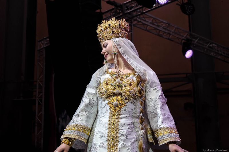 Файл:Марфа Васильевна косплей от Mary la Fer 2.jpg