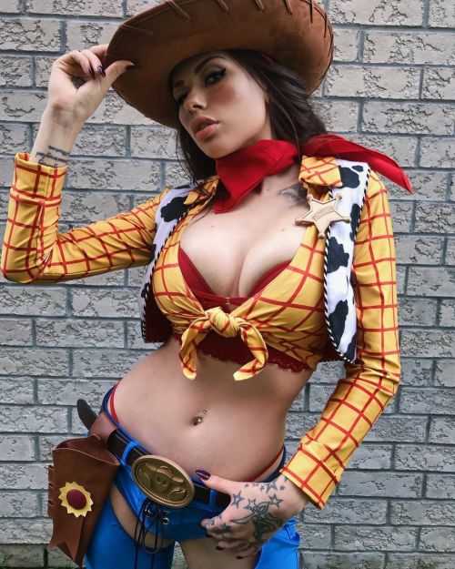 Фем-косплей Вуди из Истории игрушек от Vera Bambi.jpg