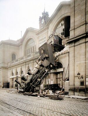 Accident du Granville-Paris à Montparnasse. 22 octobre 1895-colorized.jpg
