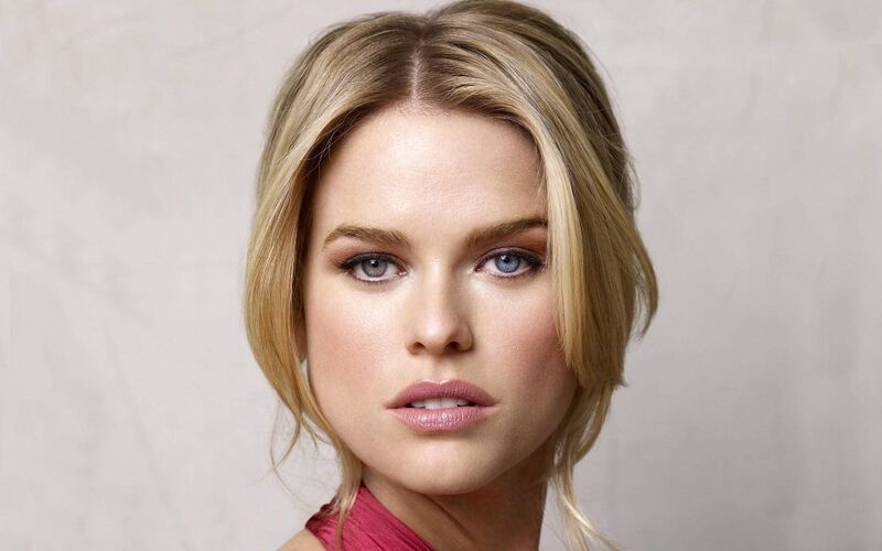 Файл:Alice-eve-eyes.jpg