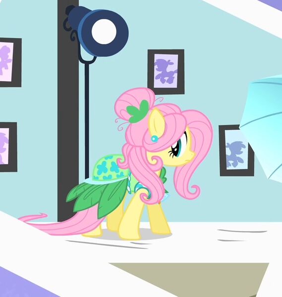 Файл:FluttershyModeling.jpg
