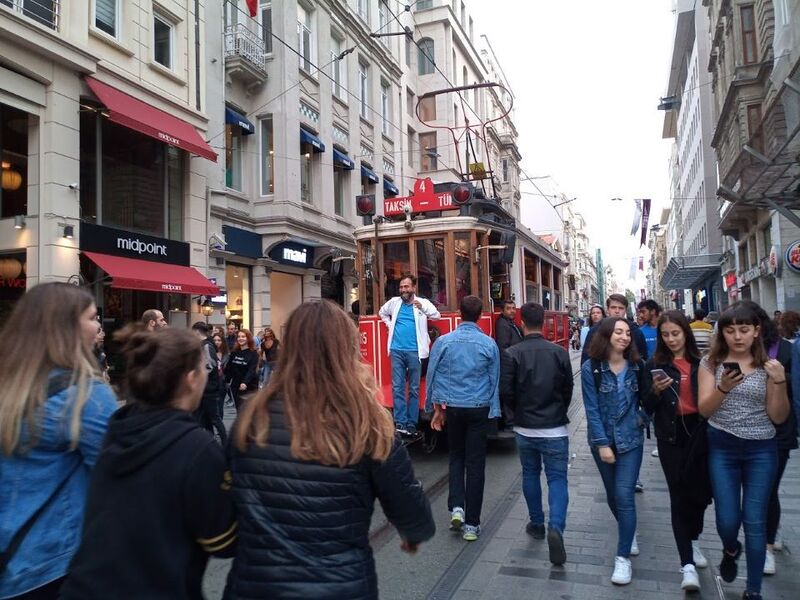 Файл:Istiklal Avenue.jpg