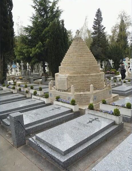 Файл:Pam'atnik belomu dvizheniju.jpg