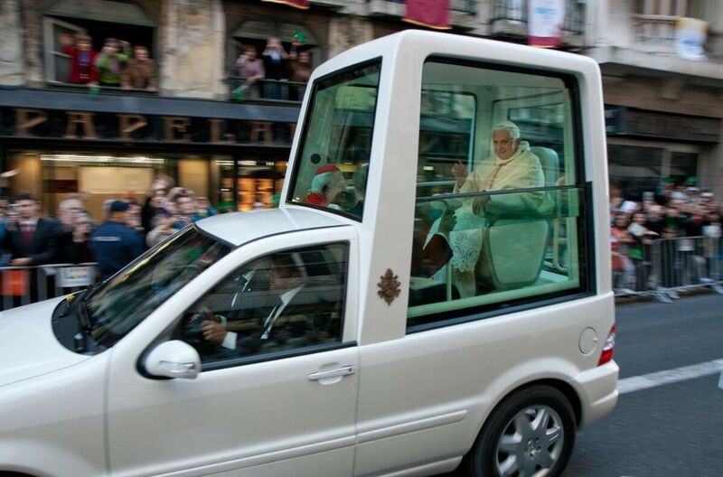 Файл:Papamobile.jpg
