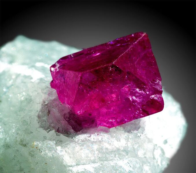 Файл:SpinelCrystal.jpg