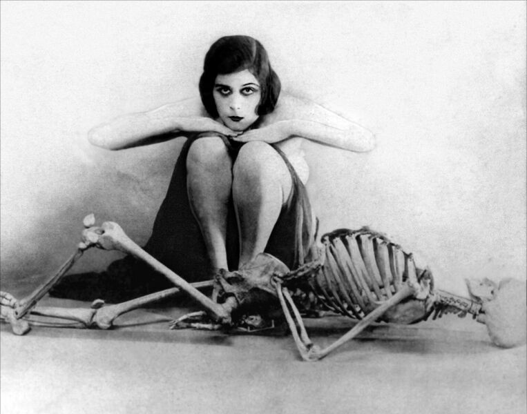 Файл:Theda Bara.jpg
