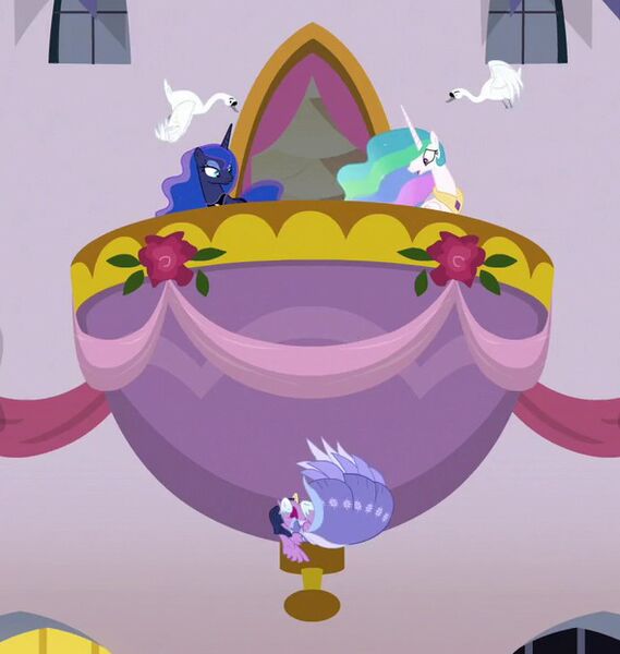 Файл:Twilight Sparkle tumbles.jpg